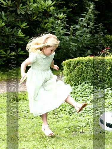 Wassenaar 11 juli 2008
Foto uurtje met prinses Maxima Prins Willem Alexander  en hun dochters Prinses Amalia Prinses Alexia en Prinses Ariane . 
Ze komen aanrijden in bakfiets.