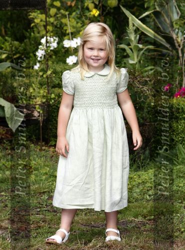 Wassenaar 11 juli 2008
Foto uurtje met prinses Maxima Prins Willem Alexander  en hun dochters Prinses Amalia Prinses Alexia en Prinses Ariane . 
Ze komen aanrijden in bakfiets.