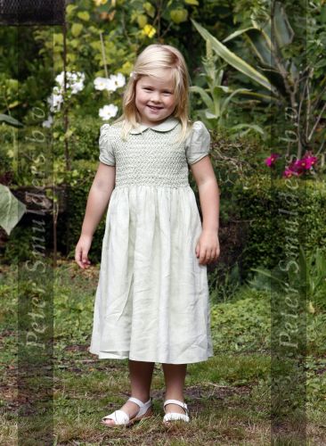 Wassenaar 11 juli 2008
Foto uurtje met prinses Maxima Prins Willem Alexander  en hun dochters Prinses Amalia Prinses Alexia en Prinses Ariane . 
Ze komen aanrijden in bakfiets.