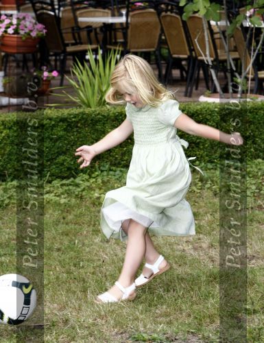 Wassenaar 11 juli 2008
Foto uurtje met prinses Maxima Prins Willem Alexander  en hun dochters Prinses Amalia Prinses Alexia en Prinses Ariane . 
Ze komen aanrijden in bakfiets.