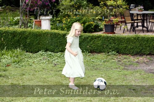 Wassenaar 11 juli 2008
Foto uurtje met prinses Maxima Prins Willem Alexander  en hun dochters Prinses Amalia Prinses Alexia en Prinses Ariane . 
Ze komen aanrijden in bakfiets.