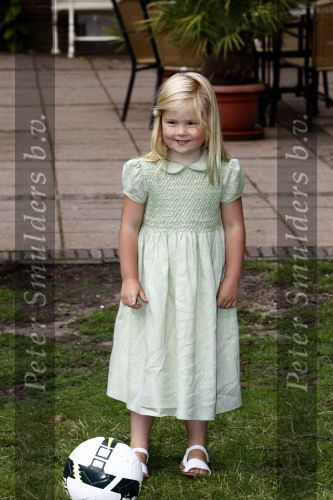 Wassenaar 11 juli 2008
Foto uurtje met prinses Maxima Prins Willem Alexander  en hun dochters Prinses Amalia Prinses Alexia en Prinses Ariane . 
Ze komen aanrijden in bakfiets.