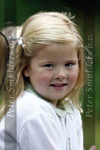 Wassenaar 11 juli 2008
Foto uurtje met prinses Maxima Prins Willem Alexander  en hun dochters Prinses Amalia Prinses Alexia en Prinses Ariane . 
Ze komen aanrijden in bakfiets.