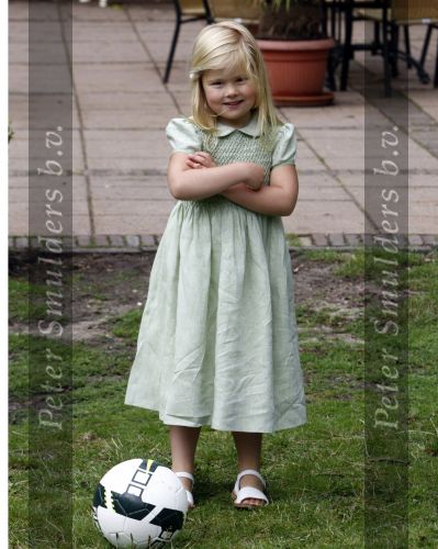 Wassenaar 11 juli 2008
Foto uurtje met prinses Maxima Prins Willem Alexander  en hun dochters Prinses Amalia Prinses Alexia en Prinses Ariane . 
Ze komen aanrijden in bakfiets.