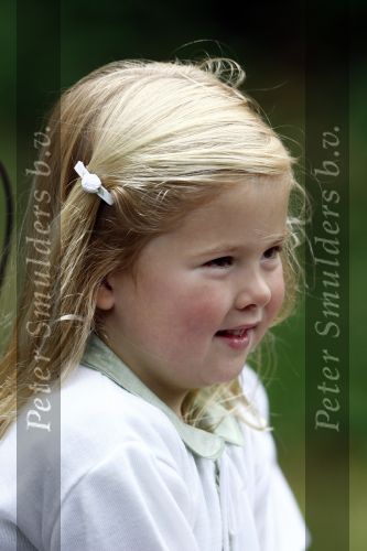 Wassenaar 11 juli 2008
Foto uurtje met prinses Maxima Prins Willem Alexander  en hun dochters Prinses Amalia Prinses Alexia en Prinses Ariane . 
Ze komen aanrijden in bakfiets.