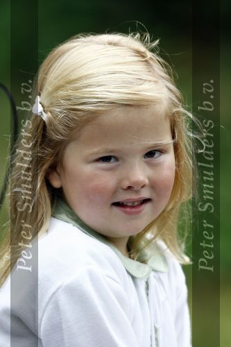 Wassenaar 11 juli 2008
Foto uurtje met prinses Maxima Prins Willem Alexander  en hun dochters Prinses Amalia Prinses Alexia en Prinses Ariane . 
Ze komen aanrijden in bakfiets.