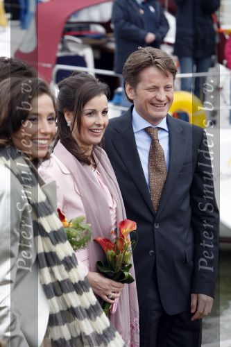 Makkum en Franeker30 april 2008
Koninginnedag 2008 met Koningin Beatrix Prins Willem Alexander Friso Constantijn Maurits Floris Pieter Christiaan Pieter v Vollenhoven en de prinsessen Maxima Laurentien Mabel Aimee Anita Margriet en Marilene.
Peter Smulders bv
