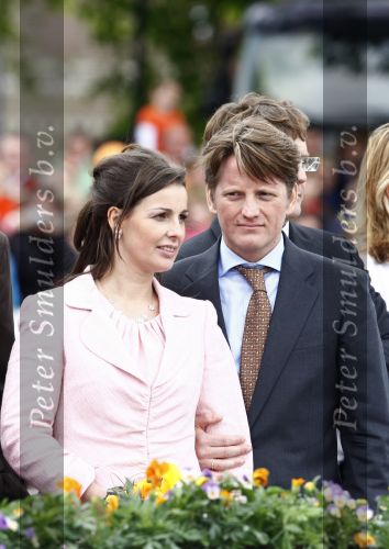 Makkum en Franeker30 april 2008
Koninginnedag 2008 met Koningin Beatrix Prins Willem Alexander Friso Constantijn Maurits Floris Pieter Christiaan Pieter v Vollenhoven en de prinsessen Maxima Laurentien Mabel Aimee Anita Margriet en Marilene.
Peter Smulders bv
