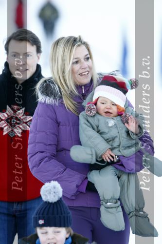 Lech 10 februari 2008
Fotosessie Koninklijke familie. Aanwezig waren Koningin Beatrix Maxima Prins Willem Alexander Amalai Alexia Ariane Prins Constantijn Prinses Laurentien Eloise Claus Cazimir en Elenore.