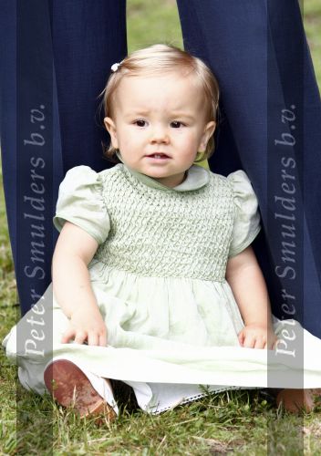 Wassenaar 11 juli 2008
Foto uurtje met prinses Maxima Prins Willem Alexander  en hun dochters Prinses Amalia Prinses Alexia en Prinses Ariane . 
Ze komen aanrijden in bakfiets.