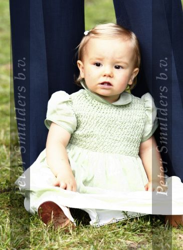 Wassenaar 11 juli 2008
Foto uurtje met prinses Maxima Prins Willem Alexander  en hun dochters Prinses Amalia Prinses Alexia en Prinses Ariane . 
Ze komen aanrijden in bakfiets.