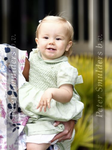 Wassenaar 11 juli 2008
Foto uurtje met prinses Maxima Prins Willem Alexander  en hun dochters Prinses Amalia Prinses Alexia en Prinses Ariane . 
Ze komen aanrijden in bakfiets.