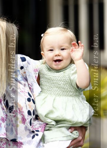 Wassenaar 11 juli 2008
Foto uurtje met prinses Maxima Prins Willem Alexander  en hun dochters Prinses Amalia Prinses Alexia en Prinses Ariane . 
Ze komen aanrijden in bakfiets.