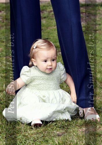 Wassenaar 11 juli 2008
Foto uurtje met prinses Maxima Prins Willem Alexander  en hun dochters Prinses Amalia Prinses Alexia en Prinses Ariane . 
Ze komen aanrijden in bakfiets.