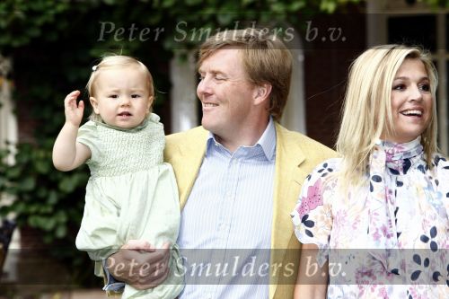 Wassenaar 11 juli 2008
Foto uurtje met prinses Maxima Prins Willem Alexander  en hun dochters Prinses Amalia Prinses Alexia en Prinses Ariane . 
Ze komen aanrijden in bakfiets.