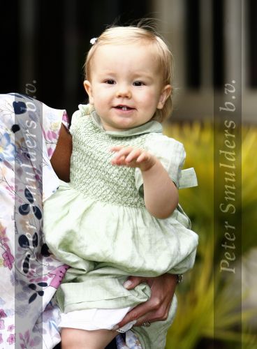 Wassenaar 11 juli 2008
Foto uurtje met prinses Maxima Prins Willem Alexander  en hun dochters Prinses Amalia Prinses Alexia en Prinses Ariane . 
Ze komen aanrijden in bakfiets.