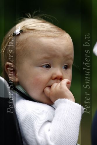 Wassenaar 11 juli 2008
Foto uurtje met prinses Maxima Prins Willem Alexander  en hun dochters Prinses Amalia Prinses Alexia en Prinses Ariane . 
Ze komen aanrijden in bakfiets.