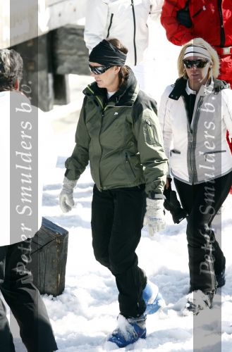 Lech 26 februari 2008
Prinses Caroline v Monaco en Prins Ernst v Hannover op skivakantie in lech.  Ze steken allebei een sigaret op.
Peter Smulders bv