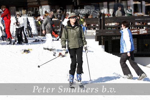 Lech 26 februari 2008
Prinses Caroline v Monaco en Prins Ernst v Hannover op skivakantie in lech.  Ze steken allebei een sigaret op.
Peter Smulders bv