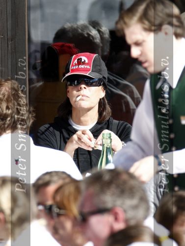 Lech 26 februari 2008
Prinses Caroline v Monaco en Prins Ernst v Hannover op skivakantie in lech.  Ze steken allebei een sigaret op.
Peter Smulders bv
