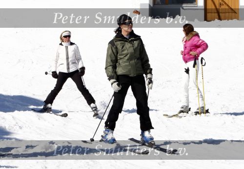 Lech 26 februari 2008
Prinses Caroline v Monaco en Prins Ernst v Hannover op skivakantie in lech.  Ze steken allebei een sigaret op.
Peter Smulders bv