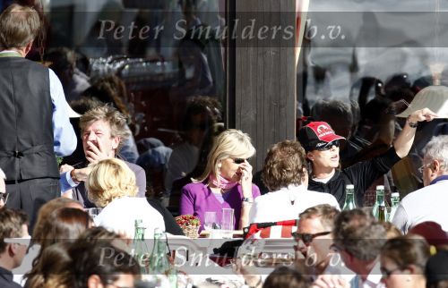 Lech 26 februari 2008
Prinses Caroline v Monaco en Prins Ernst v Hannover op skivakantie in lech.  Ze steken allebei een sigaret op.
Peter Smulders bv