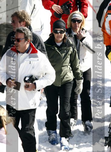 Lech 26 februari 2008
Prinses Caroline v Monaco en Prins Ernst v Hannover op skivakantie in lech.  Ze steken allebei een sigaret op.
Peter Smulders bv