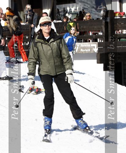Lech 26 februari 2008
Prinses Caroline v Monaco en Prins Ernst v Hannover op skivakantie in lech.  Ze steken allebei een sigaret op.
Peter Smulders bv