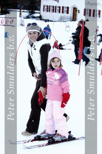 Lech 10 februari 2008
Fotosessie Koninklijke familie. Aanwezig waren Koningin Beatrix Maxima Prins Willem Alexander Amalai Alexia Ariane Prins Constantijn Prinses Laurentien Eloise Claus Cazimir en Elenore.