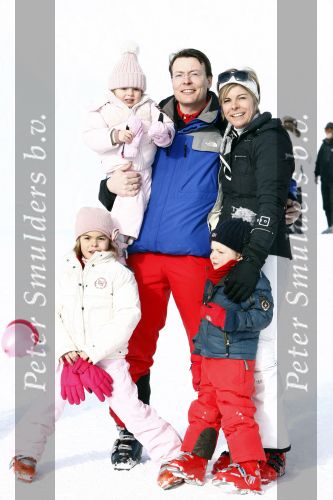 Lech 16 februari 2009
Fotosessie met de koninklijke familie in Oberlech. Koningin Beatrix Prins Willem Alexander Prinses Maxima Amalia Alexia Ariane Prins Constantijn Prins es Laurentien Claus Cazimir Eloise en  Leonore.
Peter Smulders bv