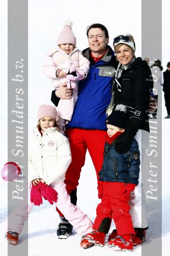 Lech 16 februari 2009
Fotosessie met de koninklijke familie in Oberlech. Koningin Beatrix Prins Willem Alexander Prinses Maxima Amalia Alexia Ariane Prins Constantijn Prins es Laurentien Claus Cazimir Eloise en  Leonore.
Peter Smulders bv