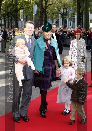 Den Haag 20 oktober 2007
Dop prinses Ariane. Prinses Laurentien Prins Constantijn met hun kinderen Eloise Claus Casimir en Leonore.