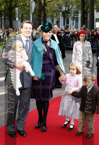 Den Haag 20 oktober 2007
Dop prinses Ariane. Prinses Laurentien Prins Constantijn met hun kinderen Eloise Claus Casimir en Leonore.