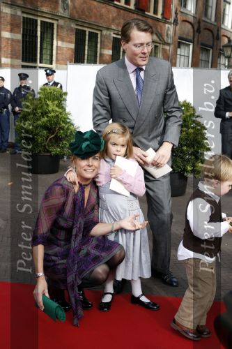Den Haag 20 oktober 2007
Dop prinses Ariane. Prinses Laurentien Prins Constantijn met hun kinderen Eloise Claus Casimir en Leonore.