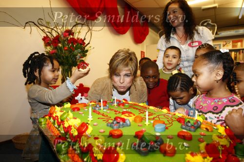 Amsterdam 23 januari 2008
Prinses Laurentien tijdens voorleesdag in bibliotheek met kinderen.