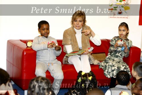 Amsterdam 23 januari 2008
Prinses Laurentien tijdens voorleesdag in bibliotheek met kinderen.