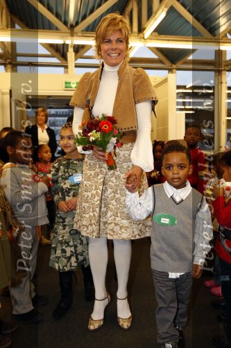 Amsterdam 23 januari 2008
Prinses Laurentien tijdens voorleesdag in bibliotheek met kinderen.