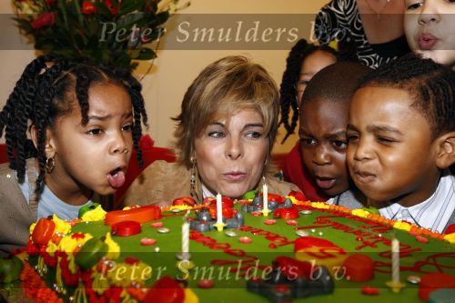 Amsterdam 23 januari 2008
Prinses Laurentien tijdens voorleesdag in bibliotheek met kinderen.