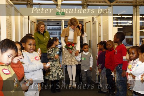 Amsterdam 23 januari 2008
Prinses Laurentien tijdens voorleesdag in bibliotheek met kinderen.