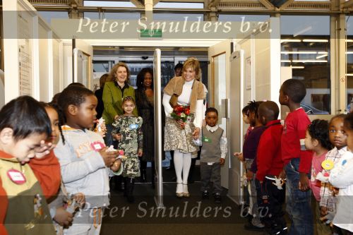 Amsterdam 23 januari 2008
Prinses Laurentien tijdens voorleesdag in bibliotheek met kinderen.
