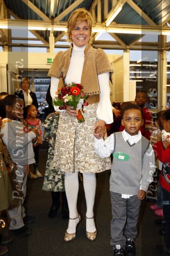 Amsterdam 23 januari 2008
Prinses Laurentien tijdens voorleesdag in bibliotheek met kinderen.