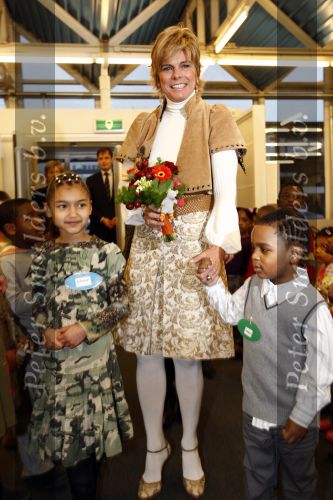 Amsterdam 23 januari 2008
Prinses Laurentien tijdens voorleesdag in bibliotheek met kinderen.