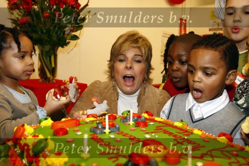 Amsterdam 23 januari 2008
Prinses Laurentien tijdens voorleesdag in bibliotheek met kinderen.
