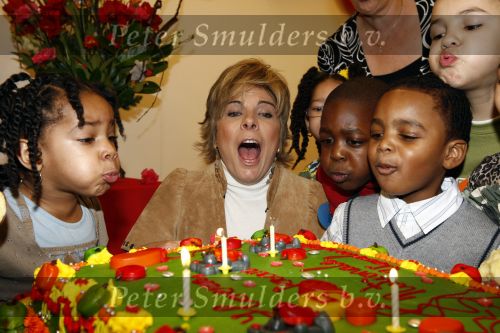Amsterdam 23 januari 2008
Prinses Laurentien tijdens voorleesdag in bibliotheek met kinderen.
