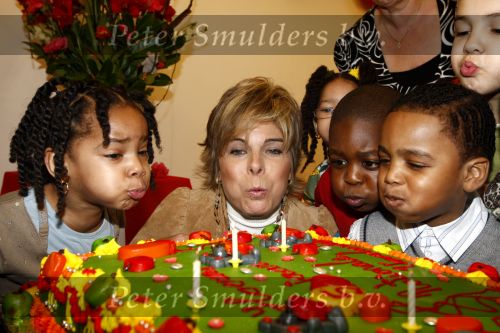 Amsterdam 23 januari 2008
Prinses Laurentien tijdens voorleesdag in bibliotheek met kinderen.