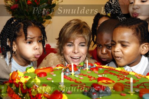 Amsterdam 23 januari 2008
Prinses Laurentien tijdens voorleesdag in bibliotheek met kinderen.