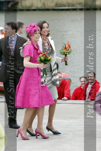 Makkum en Franeker30 april 2008
Koninginnedag 2008 met Koningin Beatrix Prins Willem Alexander Friso Constantijn Maurits Floris Pieter Christiaan Pieter v Vollenhoven en de prinsessen Maxima Laurentien Mabel Aimee Anita Margriet en Marilene.
Peter Smulders bv