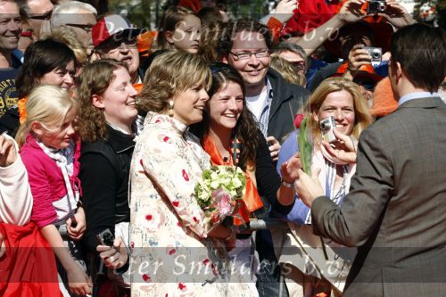 Apeldoorn 30 april 2009
Koninginnedag 2009 in apeldoorn met Koningin Beatrix Pieter v Vollenhoven Prinses Margriet Maxima Prins Willem Alexander Prins Constantijn Prinses Laurentien Prinses Mabel Prins Friso Prins Maurits Prinses Marilene Prins Pieter Christiaan Prinses Anita Prins Floris een zwangere Prinses Aimee en Prinses Annette. s middags probeerde een dwaas een aanslag te plegen op de koninklijke familie waarbij meerdere doden vielen.
Peter Smulders bv