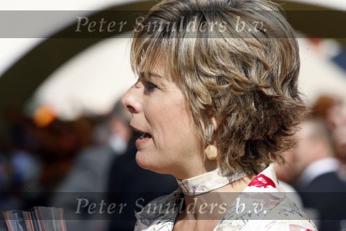 Apeldoorn 30 april 2009
Koninginnedag 2009 in apeldoorn met Koningin Beatrix Pieter v Vollenhoven Prinses Margriet Maxima Prins Willem Alexander Prins Constantijn Prinses Laurentien Prinses Mabel Prins Friso Prins Maurits Prinses Marilene Prins Pieter Christiaan Prinses Anita Prins Floris een zwangere Prinses Aimee en Prinses Annette. s middags probeerde een dwaas een aanslag te plegen op de koninklijke familie waarbij meerdere doden vielen.
Peter Smulders bv