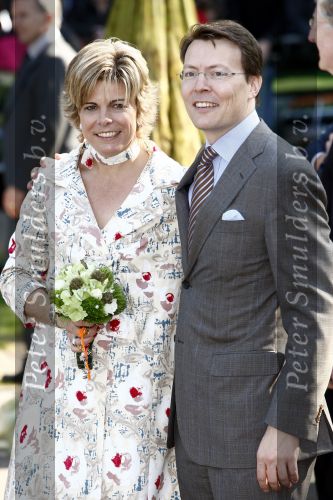 Apeldoorn 30 april 2009
Koninginnedag 2009 in apeldoorn met Koningin Beatrix Pieter v Vollenhoven Prinses Margriet Maxima Prins Willem Alexander Prins Constantijn Prinses Laurentien Prinses Mabel Prins Friso Prins Maurits Prinses Marilene Prins Pieter Christiaan Prinses Anita Prins Floris een zwangere Prinses Aimee en Prinses Annette. s middags probeerde een dwaas een aanslag te plegen op de koninklijke familie waarbij meerdere doden vielen.
Peter Smulders bv